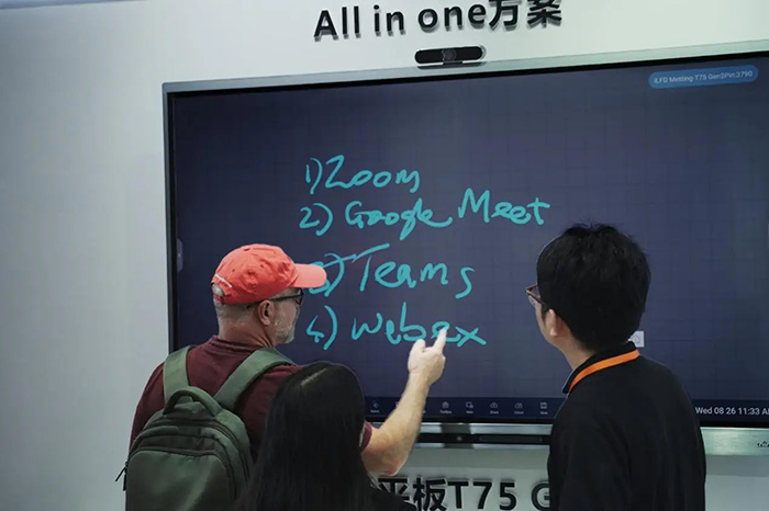 联想thinkplus便携显示屏、智会会议主机、AI会议平板等新品集中亮相ISVE